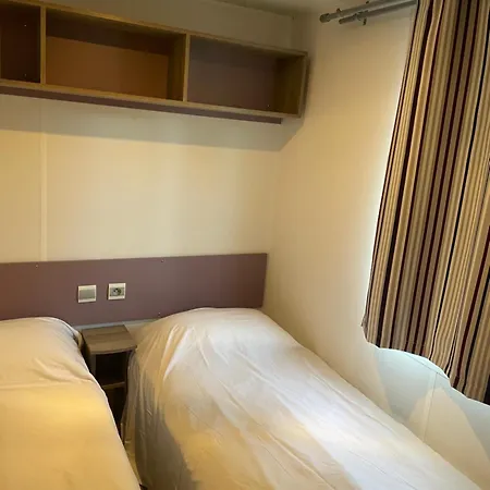 Mobil-home 3 Chambres, & Piscine, 4 Etoiles * Torreilles